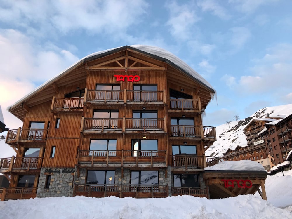 Hotel Langley Hotel Tango - Image 1