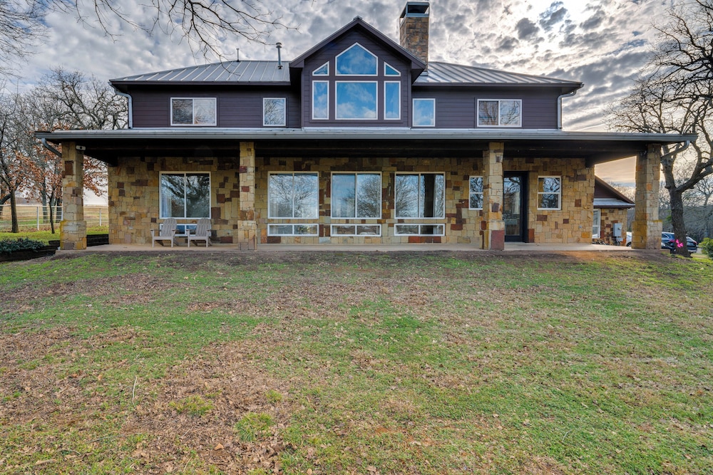 6 Mi to Lewisville Lake: Spacious Ranch Home