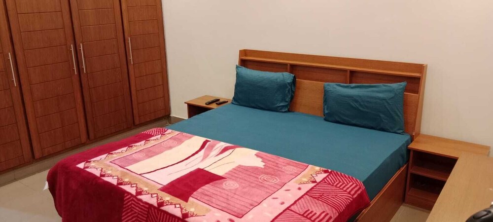 City Home Guest House F-8 view 2