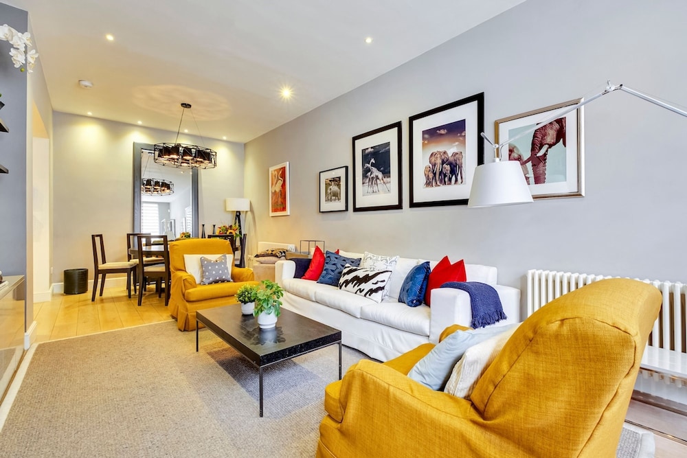 Luxe 4-bed Mews Home - 10 min to Harrods