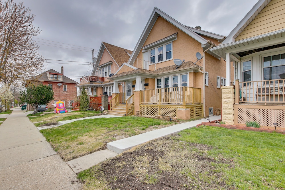 Milwaukee Vacation Rental: 6 Mi to City Center! view 3