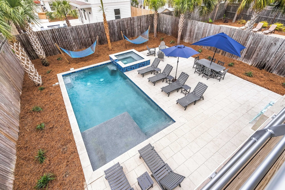 2 Homes in Destin by Avantstay   Sleeps 30, Private Pool+hot Tub, Game Room, Outdoor Bar, Walk to Beach