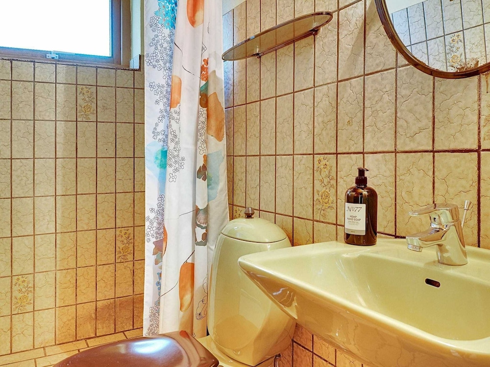 Spacious Holiday Home in Aakirkeby near Sea view 4