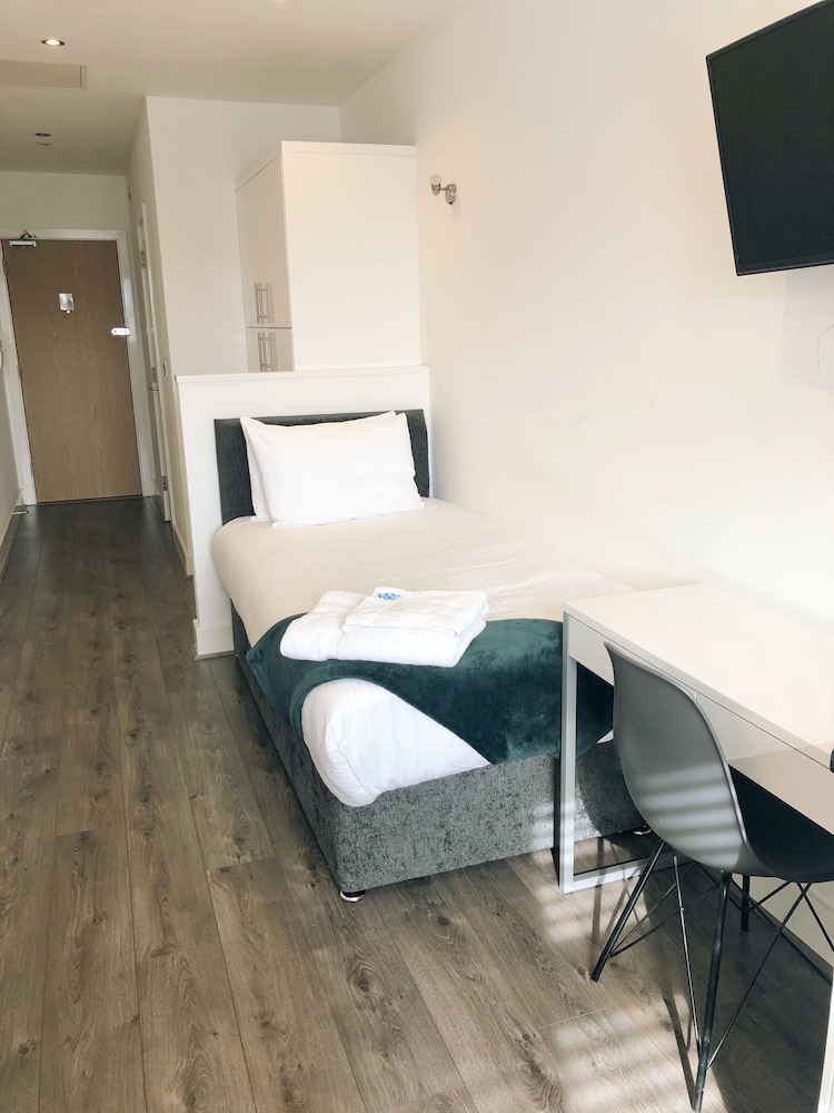 Fox House, Studio Apartments