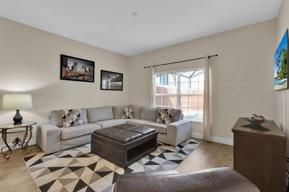 Amazing 4 Bedrooms 3 Bath Sleeps 10