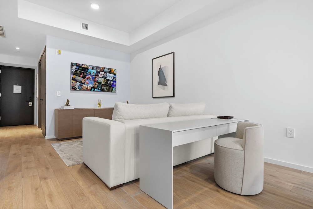 Luxury Studio with Stunning Views & Pool