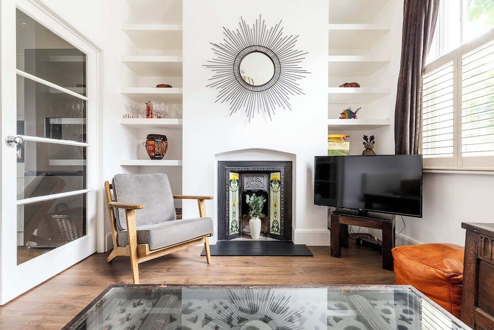 Charming Golborne Escape