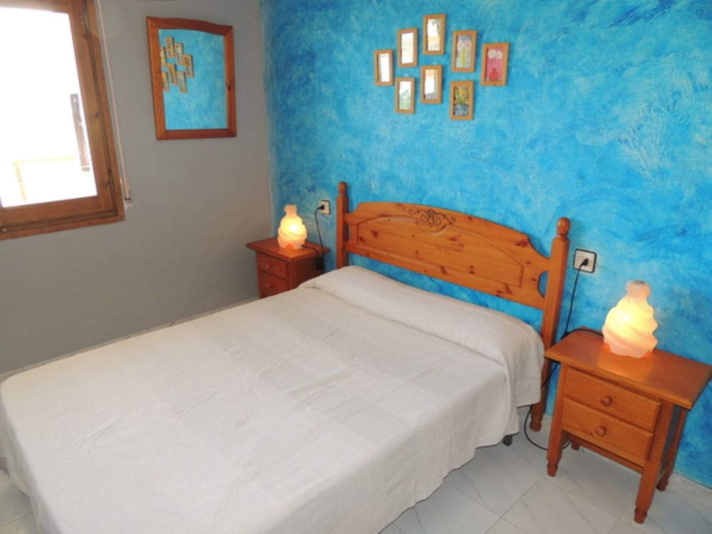 Pretty Apartment Near Roses Beach