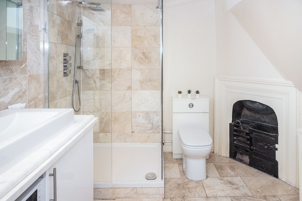 Spacious 3BR 2BA Flat in Central Soho