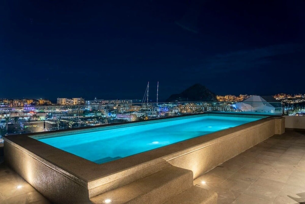 New 1BR Condo Near Marina and Downtown - Pool