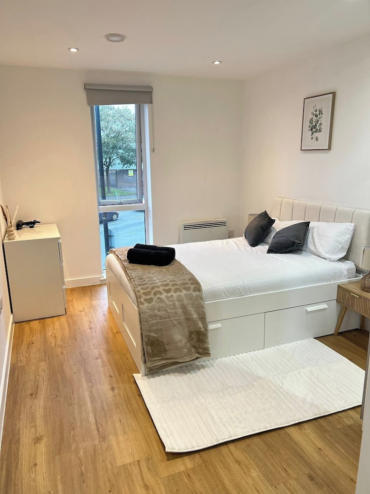 City Apartment-gym-terrace-games Room-free Parking