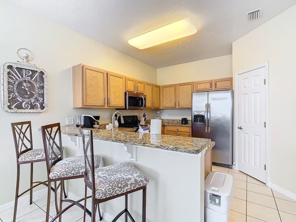 Spacious 5br Home W/ Private Pool+spa In Scenic Davenport Location 5 Bedroom Villa