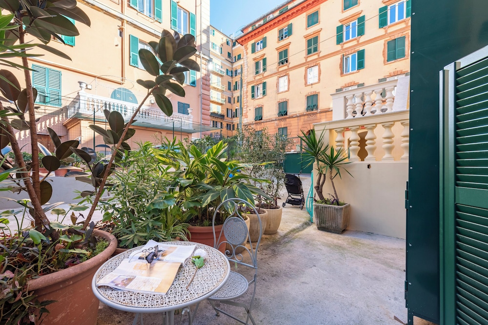 Central Flat In Genova