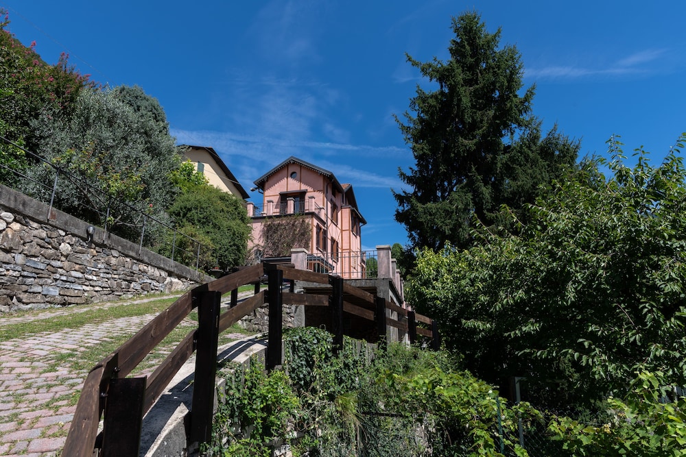 Pink Villa