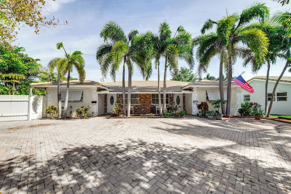 3 Mi to Shore: Couples Getaway in Lighthouse Point