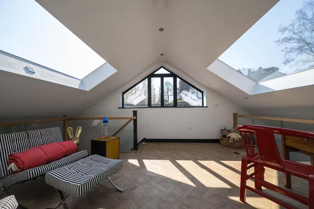 Aylesford-house-sleeps 2 & 1 Infant-parking-garden