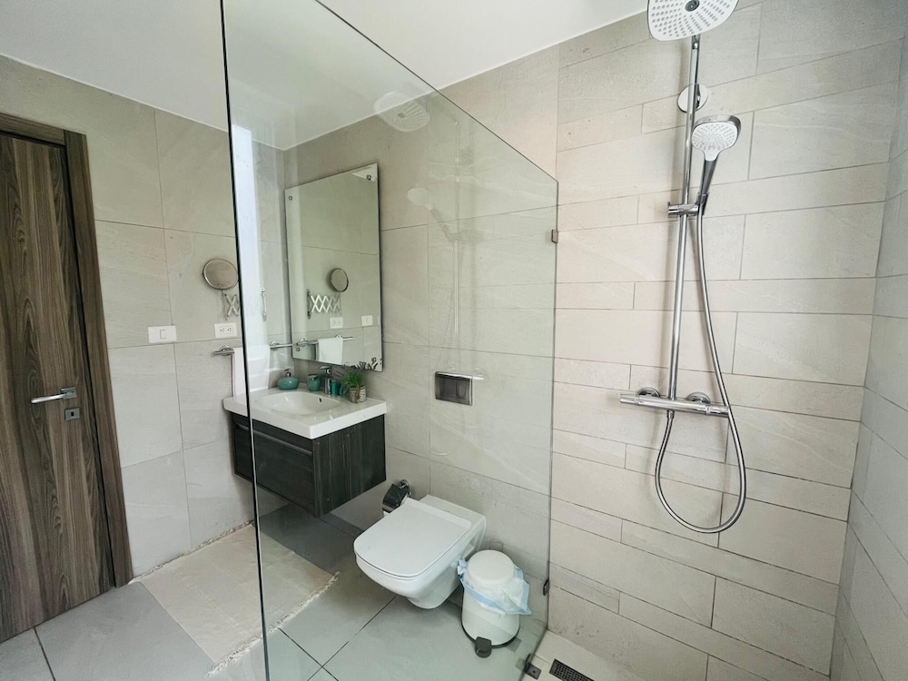 Beauty Apartment From Steps To The Beach F42 view 4