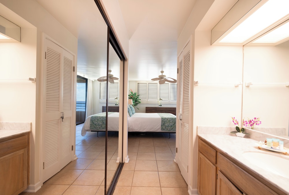 Polo Beach Club Vacation Rentals - APlus Resorts