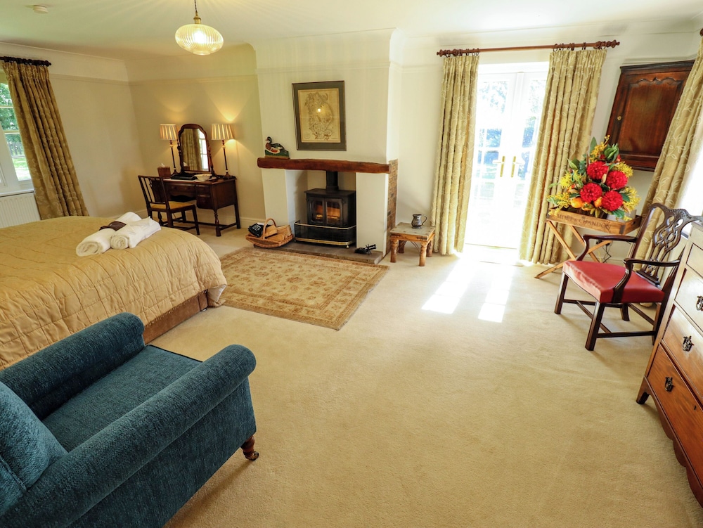 Moon Field Lodge