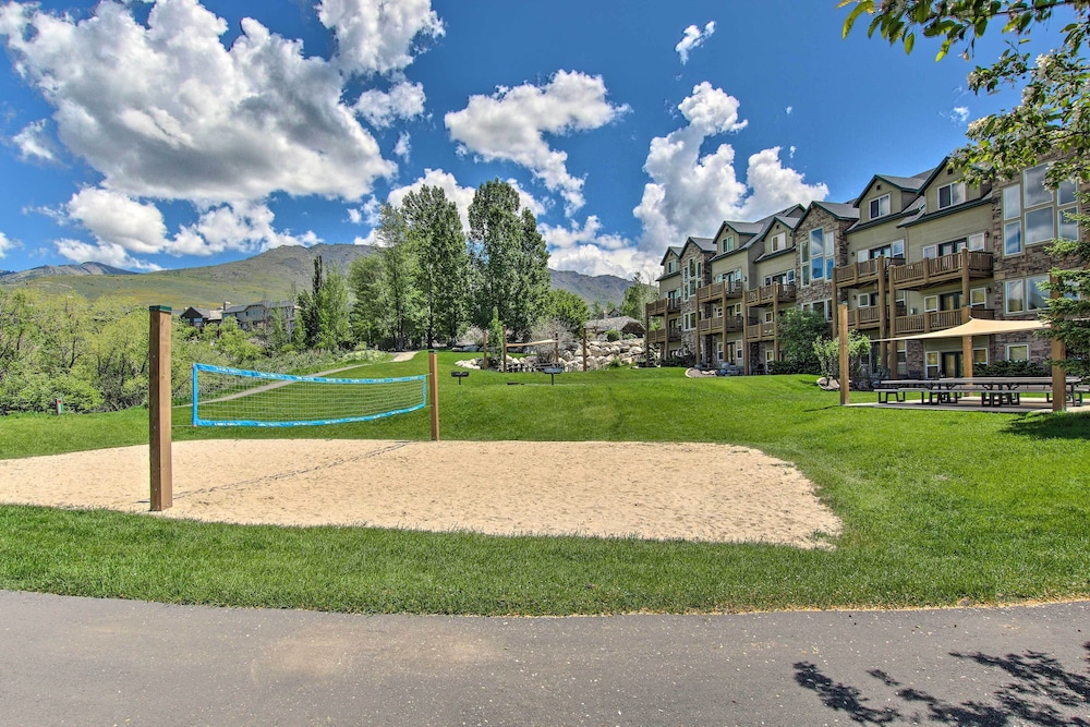 Mtn-view Gem Near Skiing & Golf in Eden!