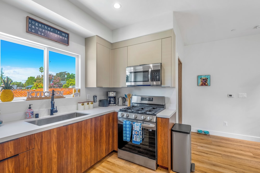Luxurious Townhome view 5