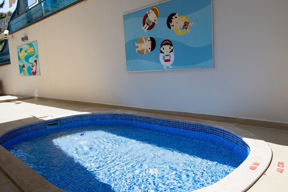 Aurasia Deluxe Hotel - Image 26