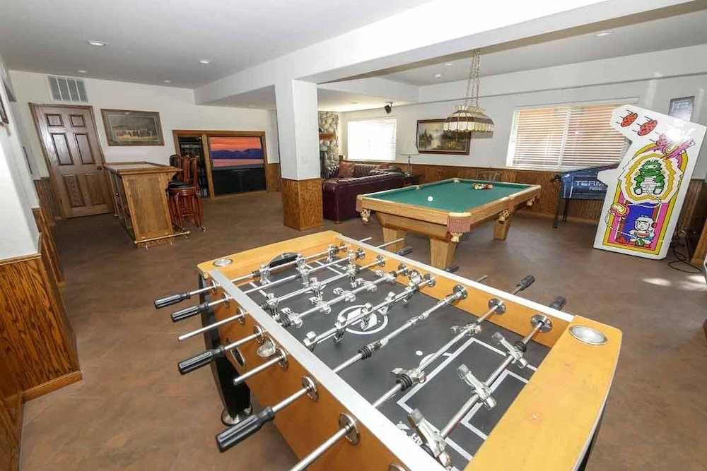 2460 Lupine Trail 6 Bedroom Home by RedAwning