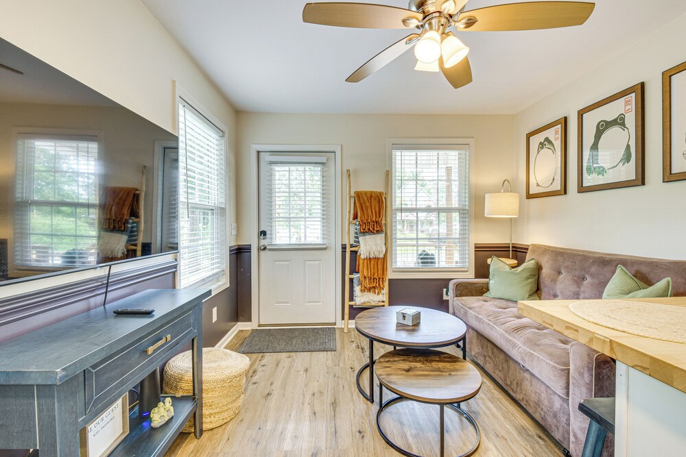 Walk to Beach: Lake Hartwell Cabin w/ Large Yard!