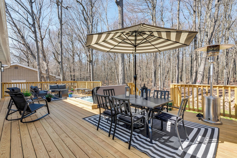 Lake & Beach Access: Bbq-ready Poconos Retreat!