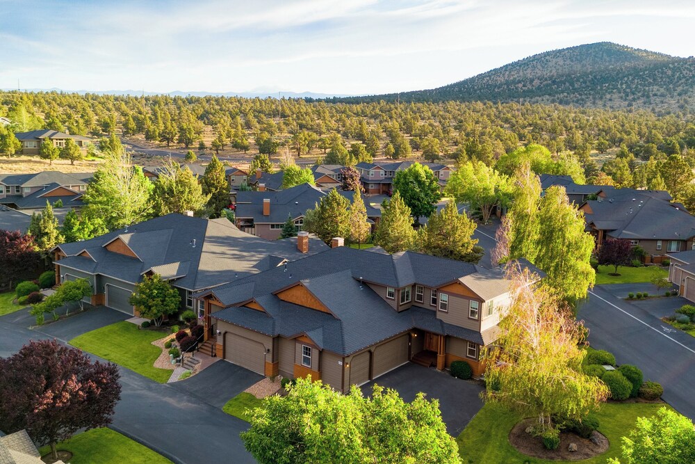 Deck + Hot Tub Community Golf Course Forest Ridge Loop view 3