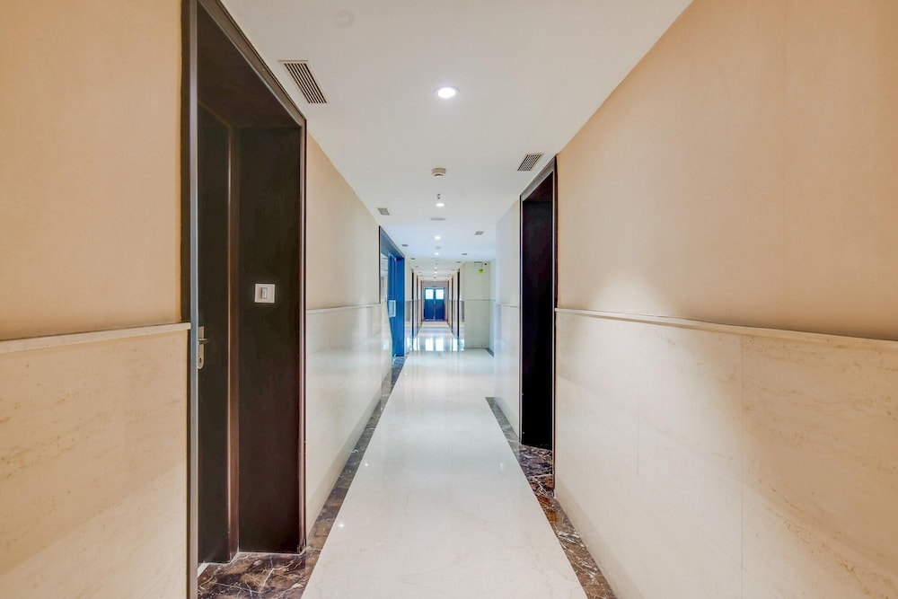 Cozy Deluxe Room at Chappan Market Indore