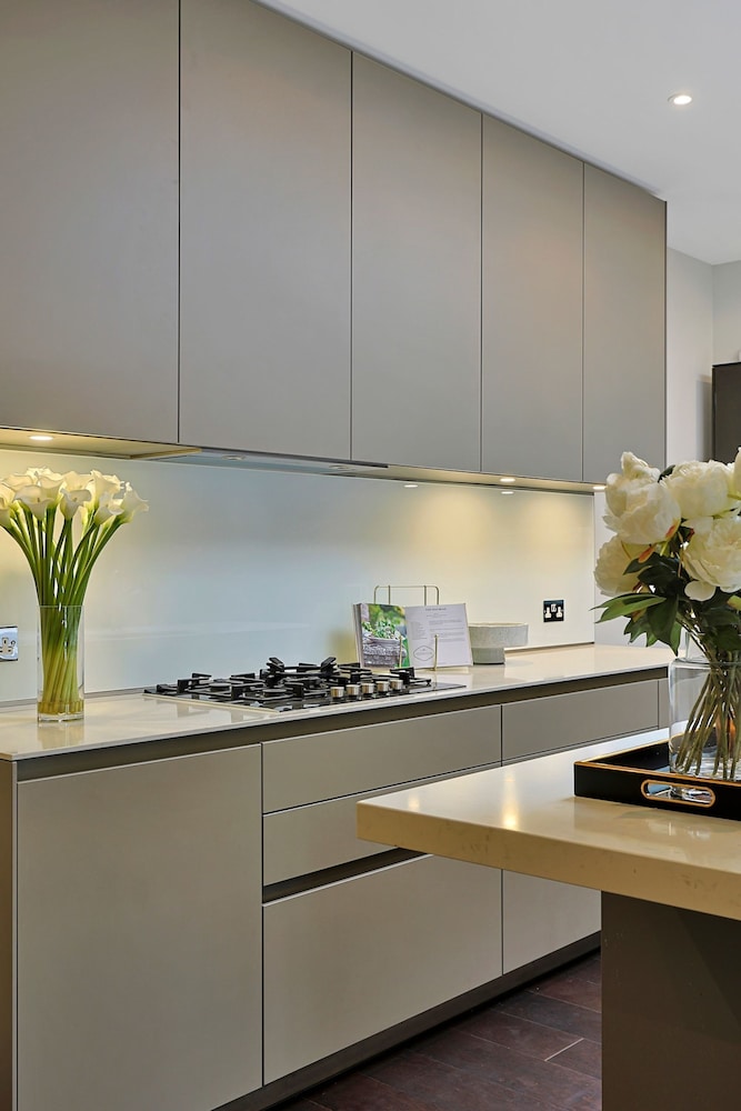 Luxe Home With Cinema Room - South Kensington