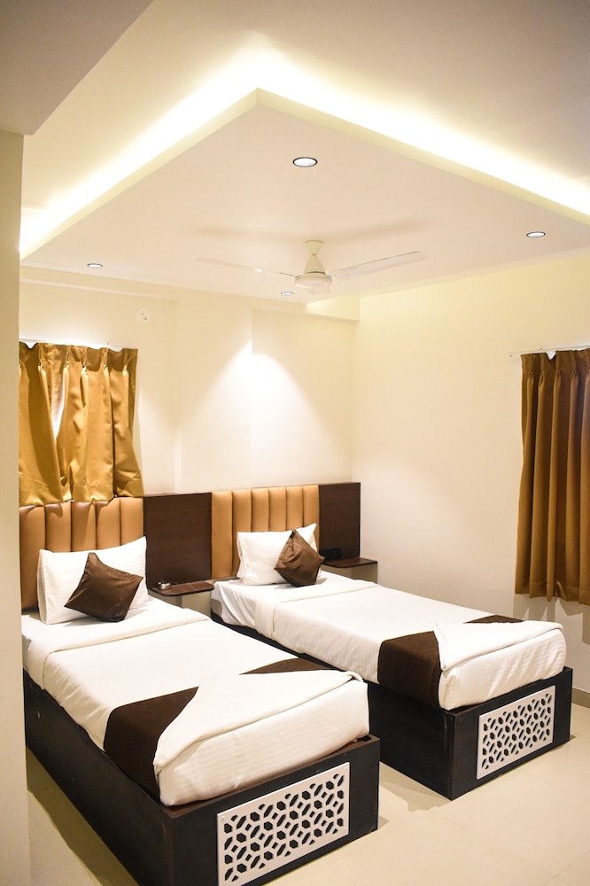 Hotel lotus exicutive