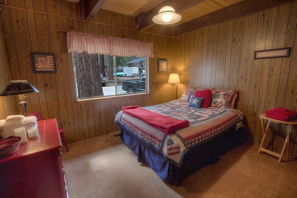 Lake Tahoe Vacations - Coyote Den 3 Bedroom Home by RedAwning - Property Image 18