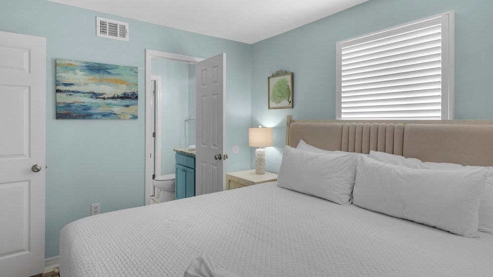 Crystal Sands 112b: Beachfront Condo With Front-row Gulf Views