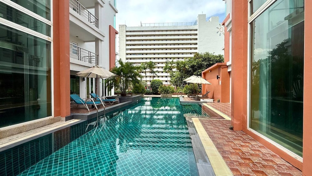 Palace - Spacious 1 Bedroom Condo With Shared Pool