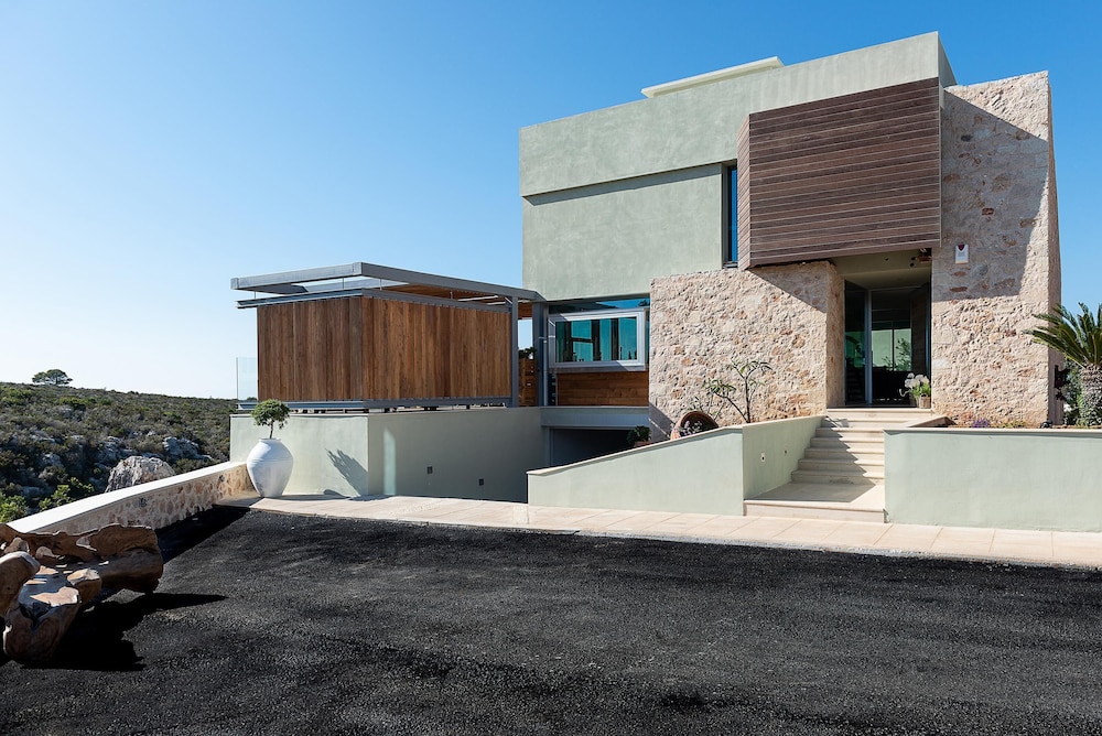 Villa Charlotte by CuraVillas Collection