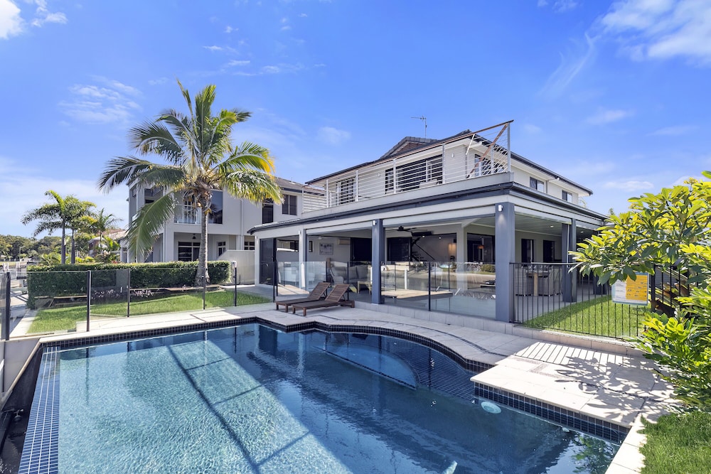 YALLA24-LUXURY RESORT STYLE HOLIDAY HOME