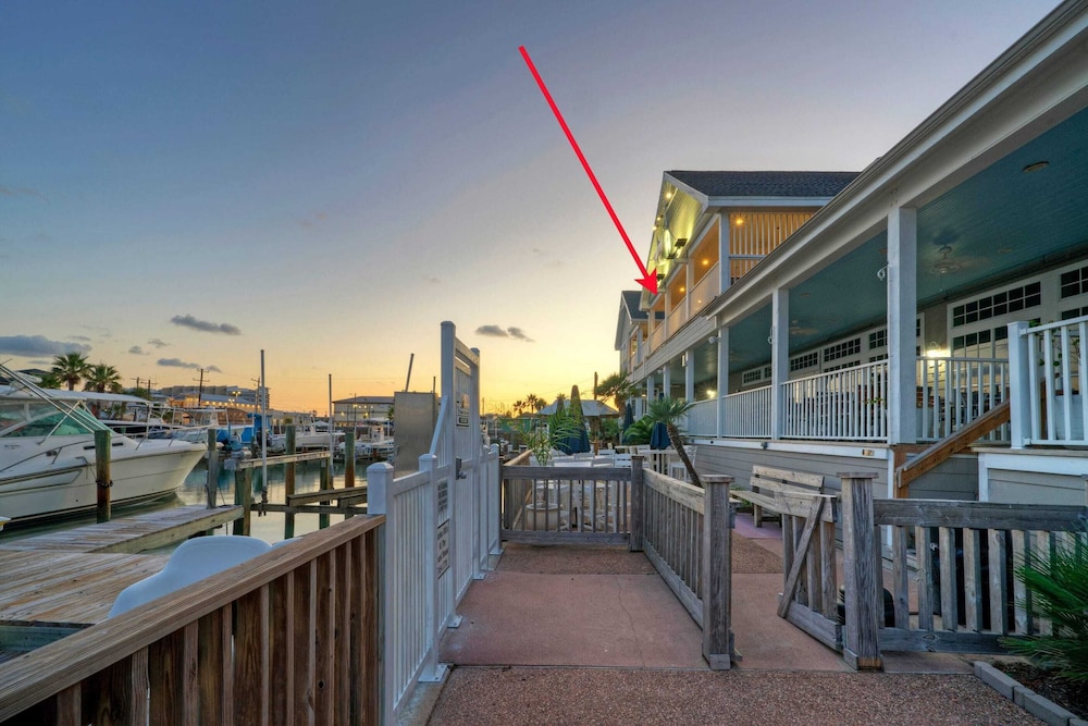 Sailfish & Blue Marlin Buyout by Avantstay 2 Units, Marina Front + View, Patio