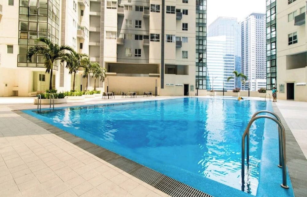 L1 Twin Bed Staycation in Bonifacio Global City