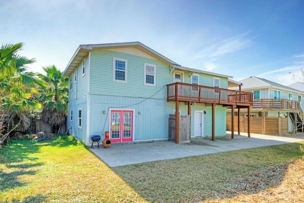 Golf Cart Zone, Walk or Ride to Beach Patio + BBQ Salty Sunshine #A