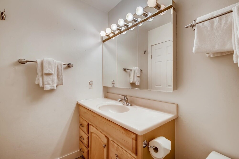 Summit County Vacations - Mount Royal Condos 501 2 Bedroom Condo by RedAwning - Property Image 16