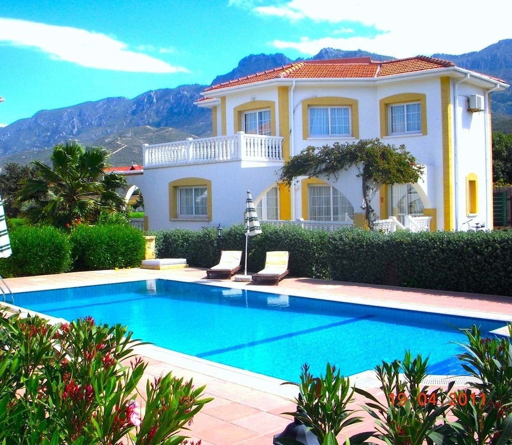 Villa Greenhill by Amy Villas