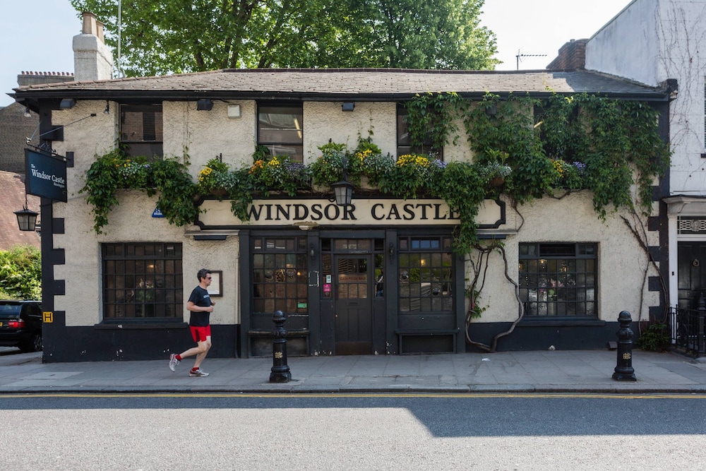 Royal Crescent Mews by Onefinestay