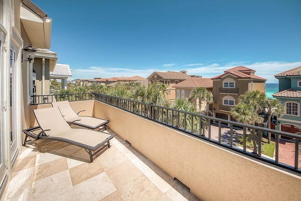 Costa Del Mar 5 Bedroom Holiday Home by Five Star Properties