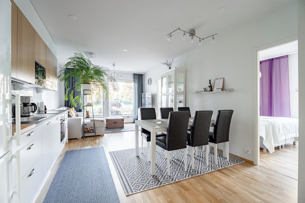 Modern 2BR Apt with Sauna & Free Parking view 3