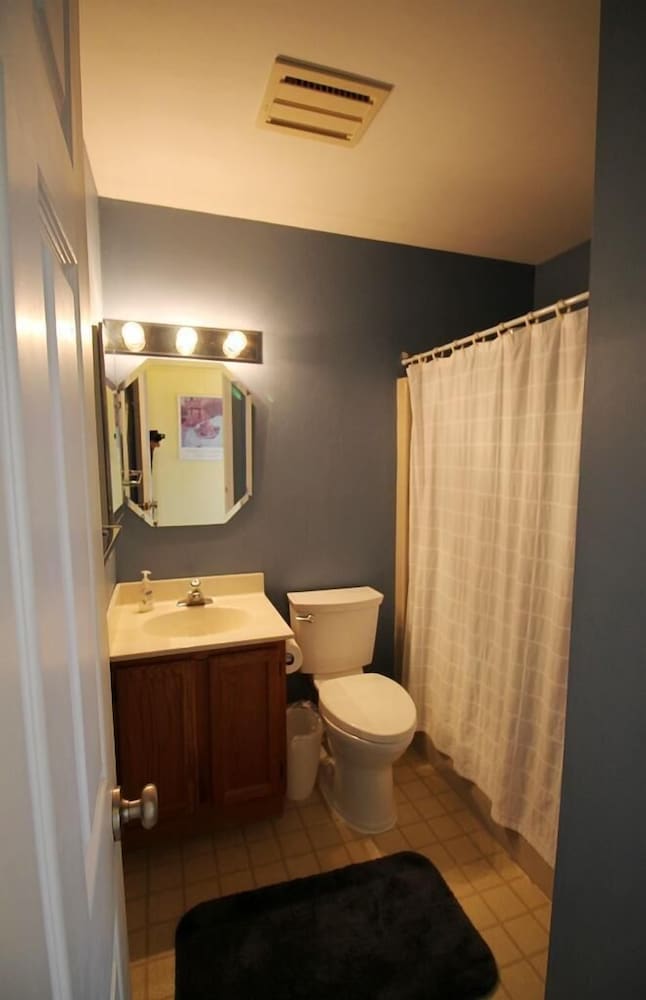 King Charles Avenue 408 #1