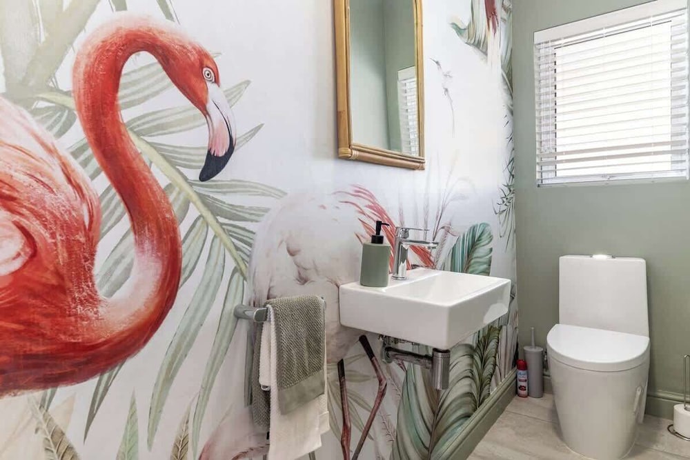 Flamingo Villa at Beach - Pool - Luxury - Solar Back Up