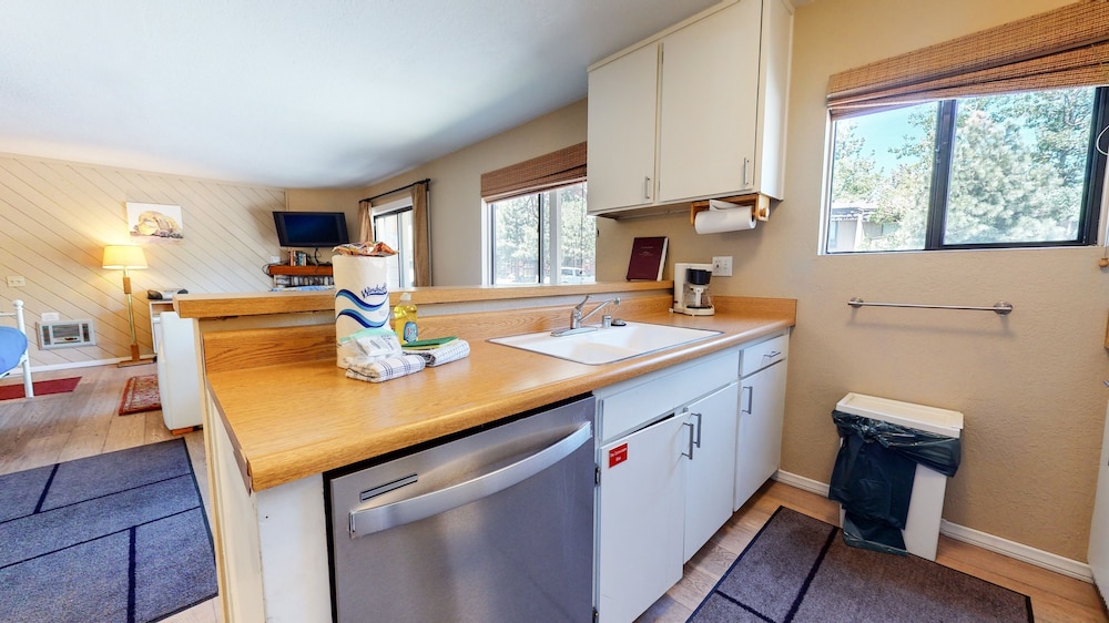 La Vista Blanc 61 Cozy Studio in Central Location, Perfect Mountain Getaway by RedAwning