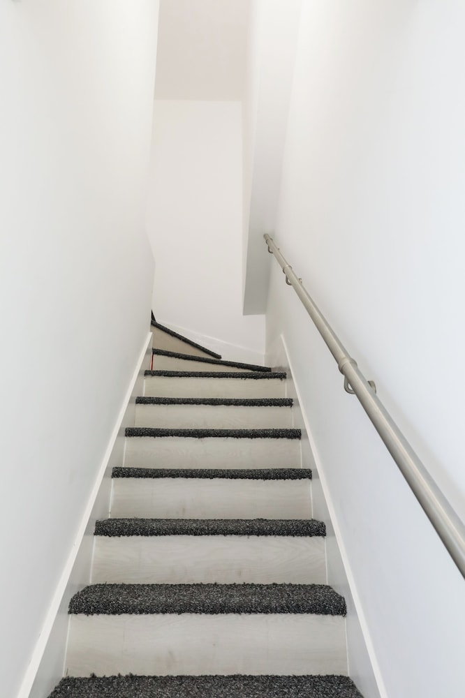 4 Guests - 2 Bedrooms - City Escape Retreat
